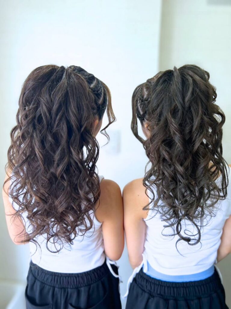 ハーフコーンロウヘアスタイルの女性二人