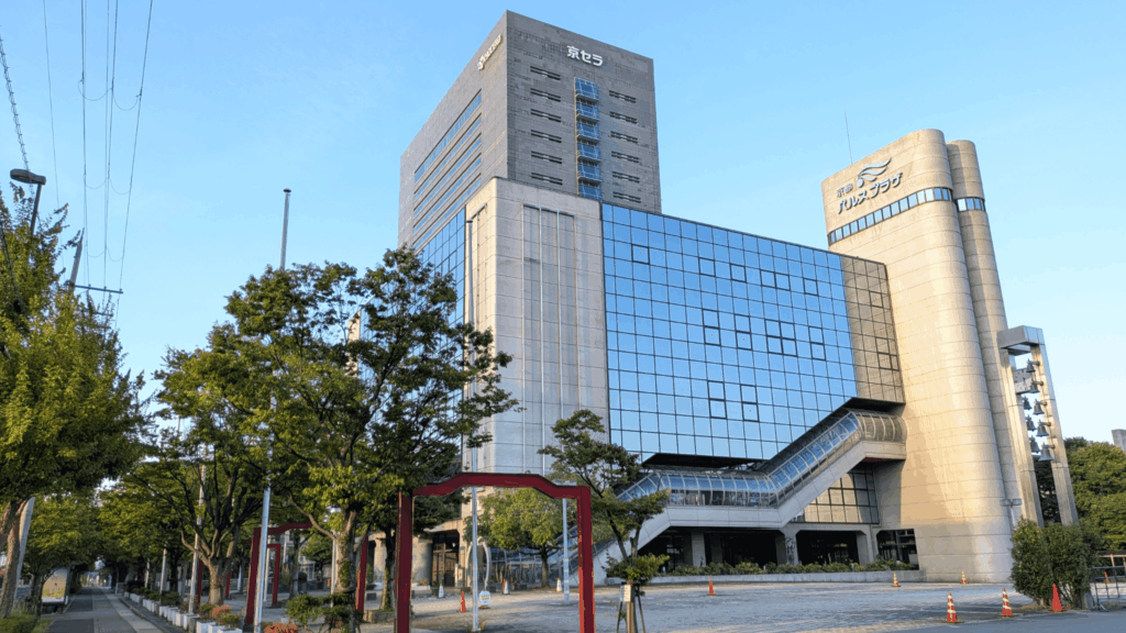 竹田駅から徒歩で到着した京都パルスプラザの外観
