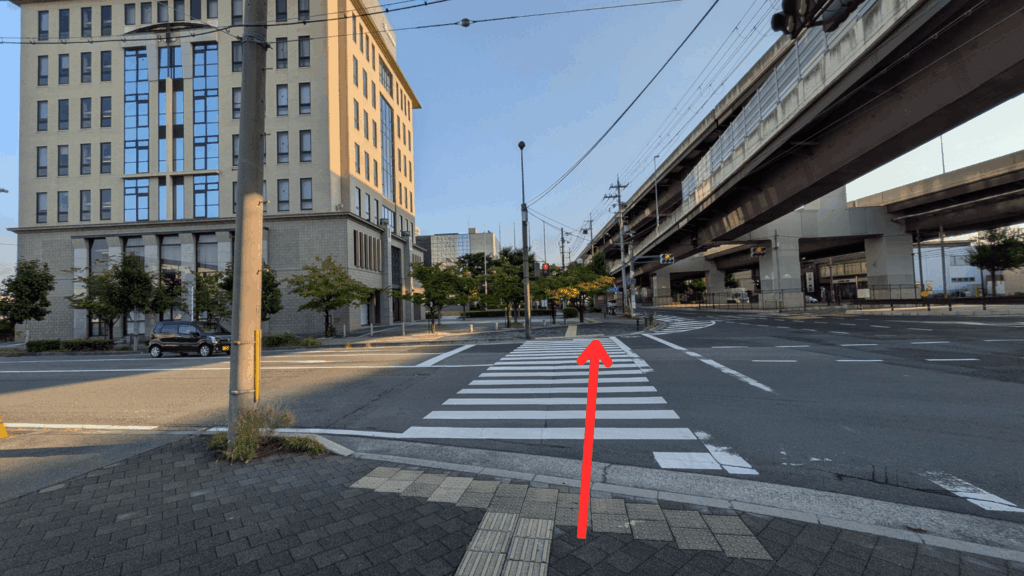 パルスプラザ前Bのりばから京都パルスプラザへ向かう横断歩道