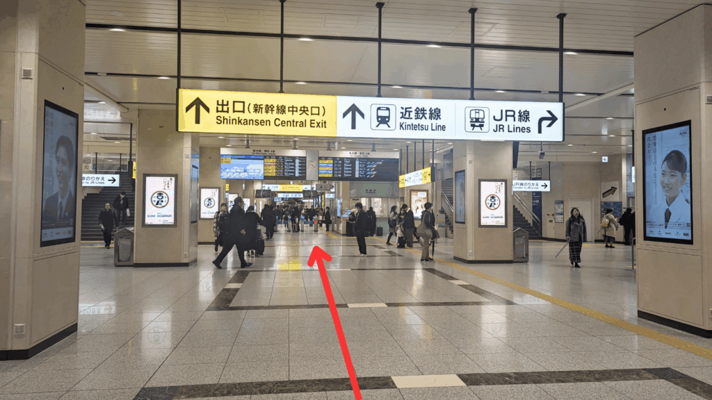 京都駅新幹線ホームから新幹線中央口改札へ向かう通路