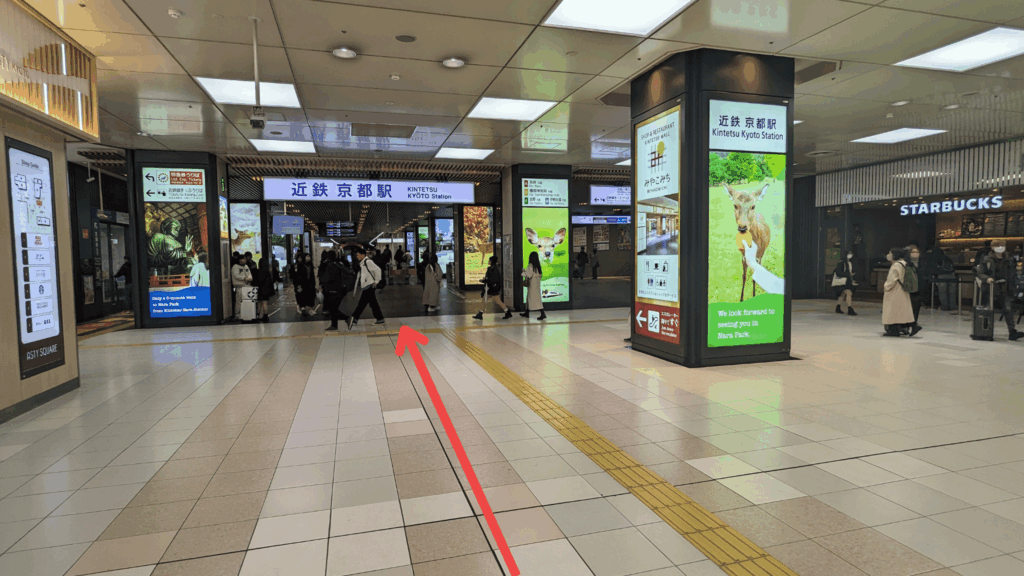 JR京都駅から近鉄京都駅改札へ向かう通路