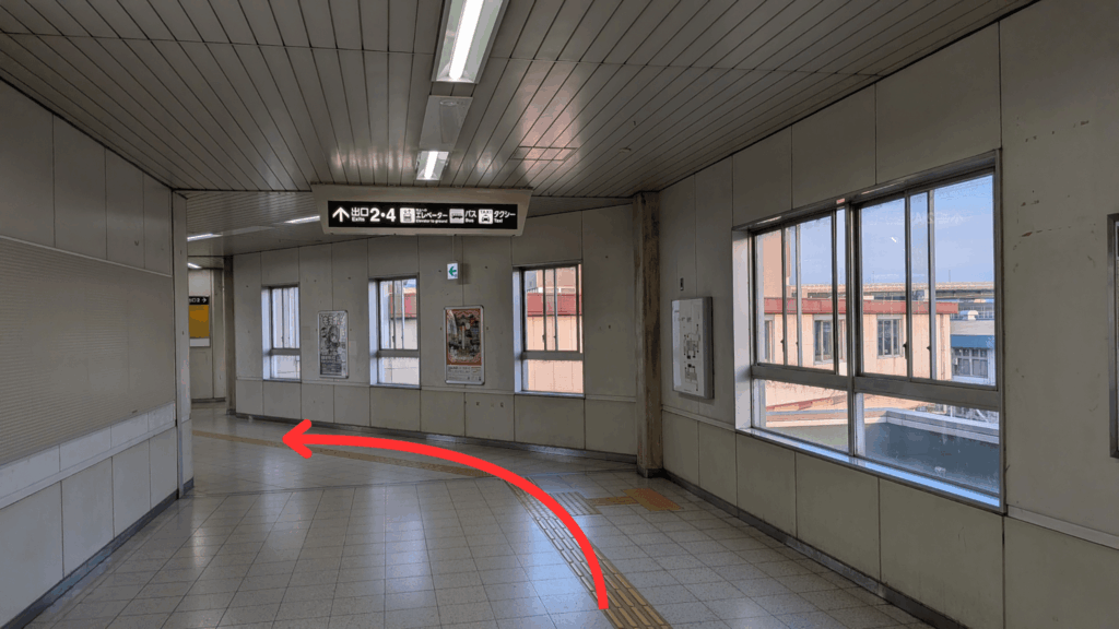 竹田駅北改札から4番出口へ向かう通路
