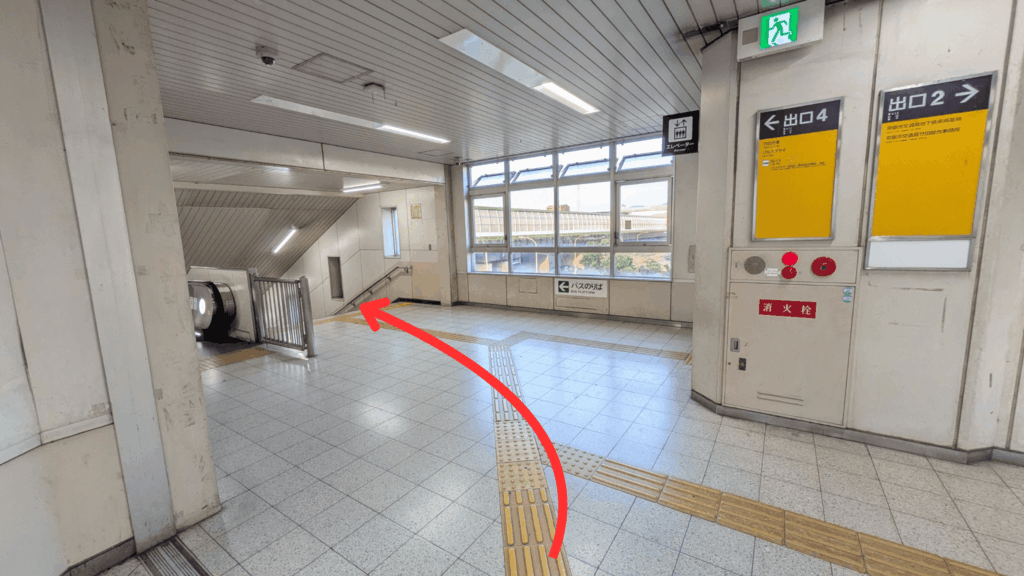 竹田駅4番出口へ下りる階段