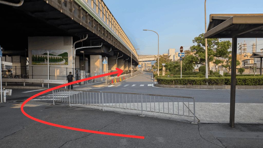 竹田駅4番出口から京都パルスプラザへ向かう最初の横断歩道
