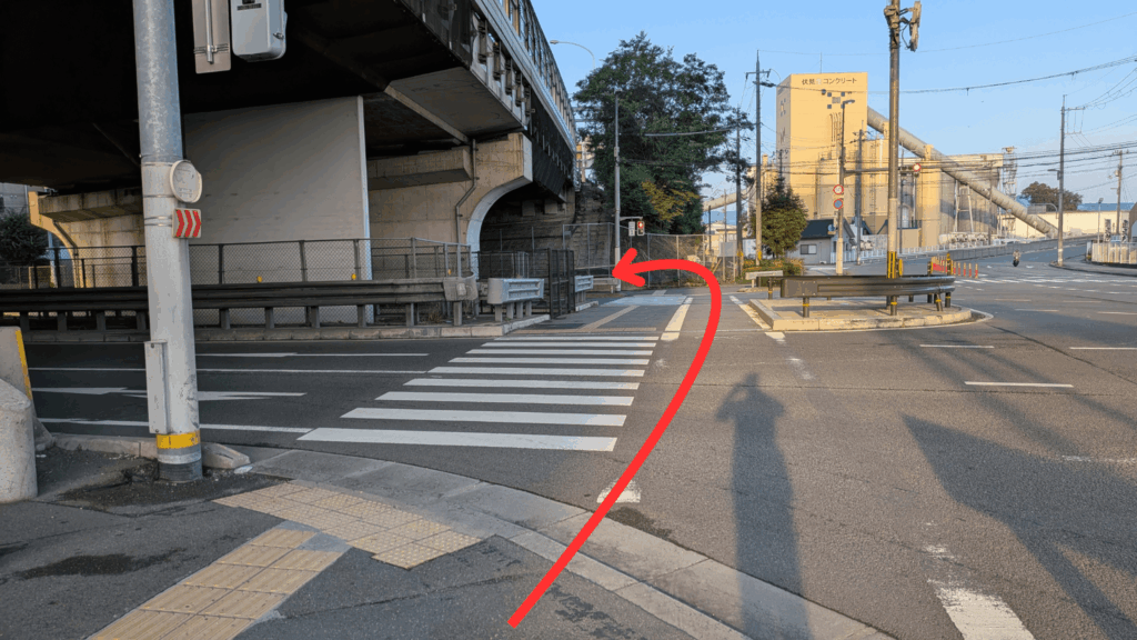 竹田駅から京都パルスプラザへ徒歩で向かう伏見コンクリート付近の横断歩道